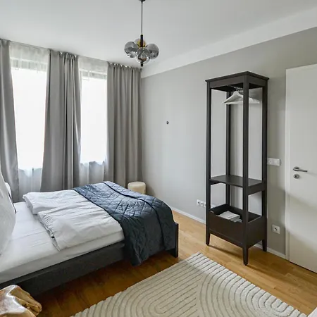 Japanese Design 3bdr In A Vibrant Area شقة