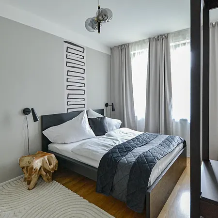 Japanese Design 3bdr In A Vibrant Area 아파트