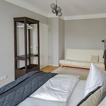 Japanese Design 3bdr In A Vibrant Area Apartment *