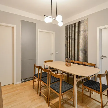 아파트 Japanese Design 3bdr In A Vibrant Area *