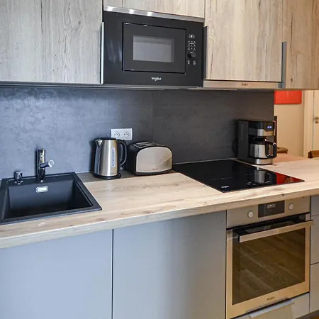 Japanese Design 3bdr In A Vibrant Area 아파트