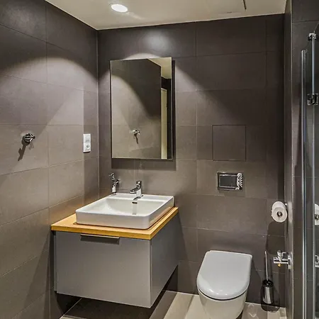 아파트 Japanese Design 3bdr In A Vibrant Area