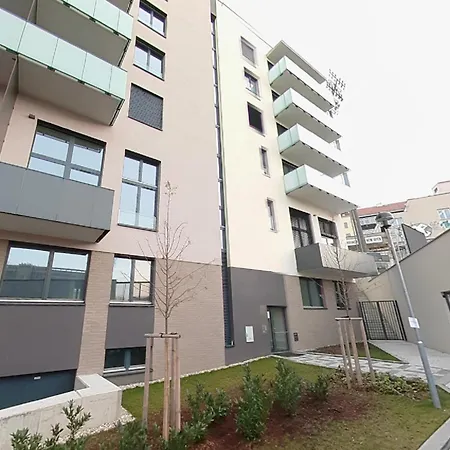 Japanese Design 3bdr In A Vibrant Area