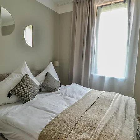 Japanese Design 3bdr In A Vibrant Area * Prag